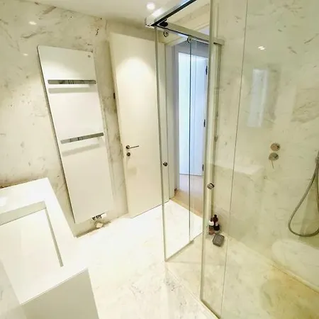 Luxurious 1 Bedroom In The Heart Of City Center-25 *